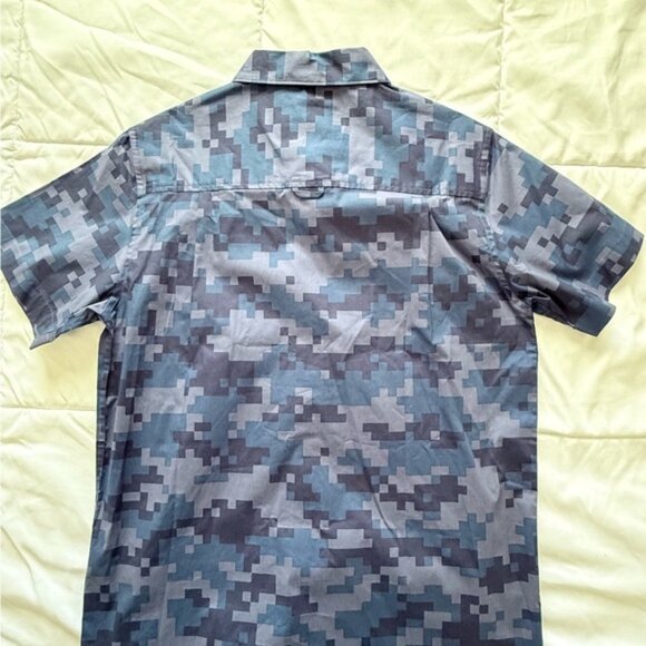 Hurley Navy and Gray Camouflage Button Down Shirt - Picture 3 of 3